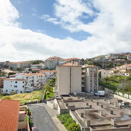 Lolita Com Terraco Appartement