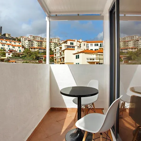 Lolita Com Terraco * קאניקו